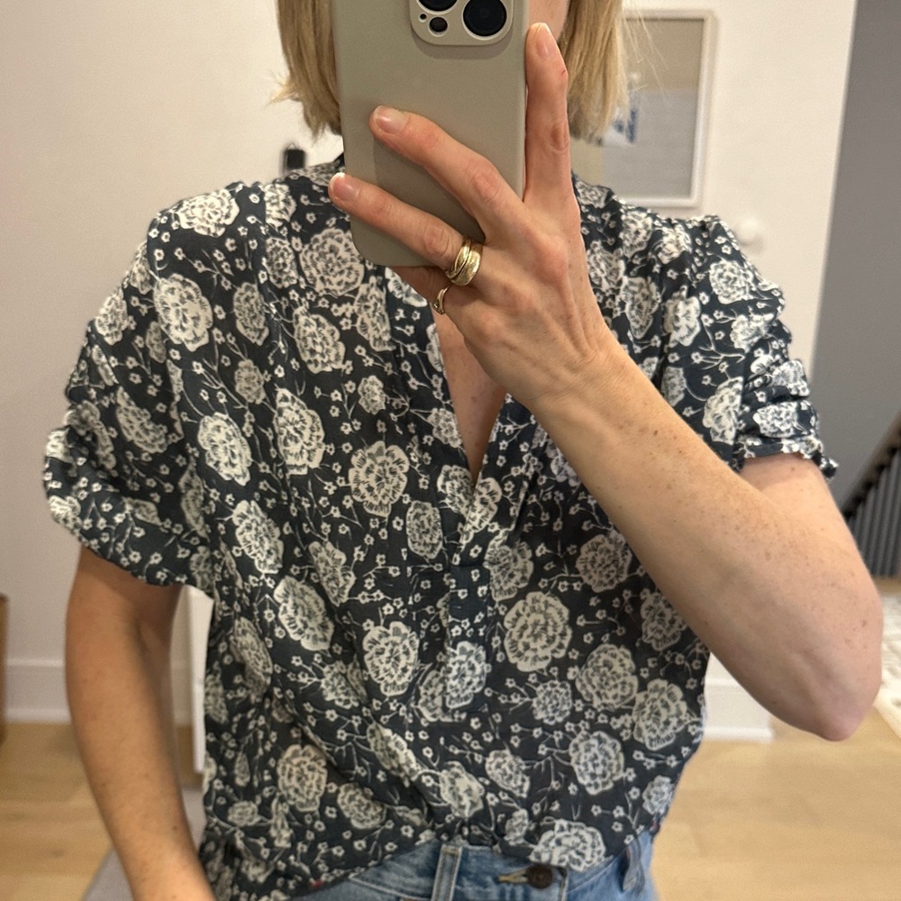 XiRENA Floral V-Neck Blouse - Blue and Cream
